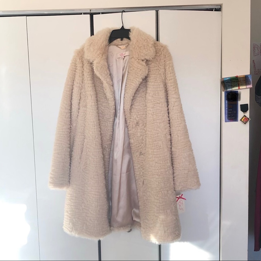❄️Eliza J Fur coat❄️
